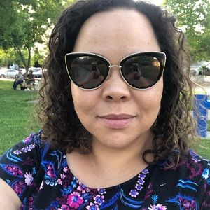 Meet your Posher, Angelique